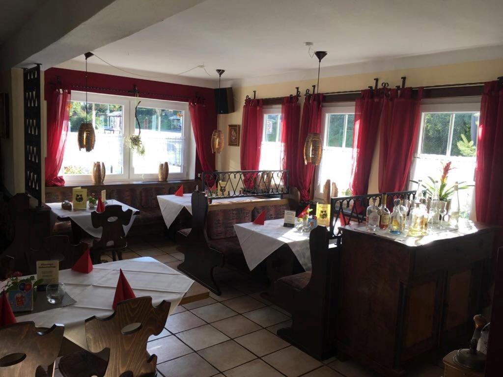Zum Weissen Ross Hotel Nidda Exterior foto